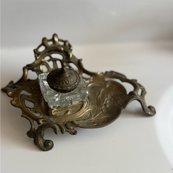 Vintage / Antique Brass Inkwell with Glass Insert - Picture 8 of 9